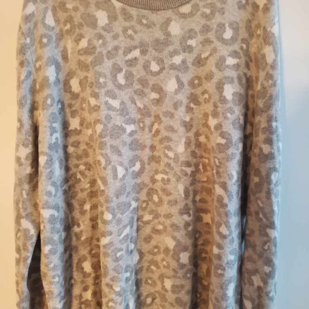 Ava & Viv Grey Animal Print sweater 3xl